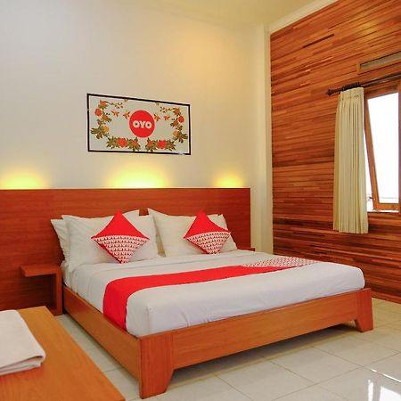 Oyo 446 Hotel Kawi Surapatha Malang Exterior photo
