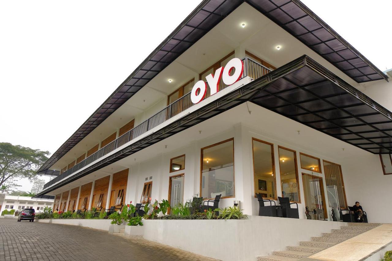Oyo 446 Hotel Kawi Surapatha Malang Exterior photo