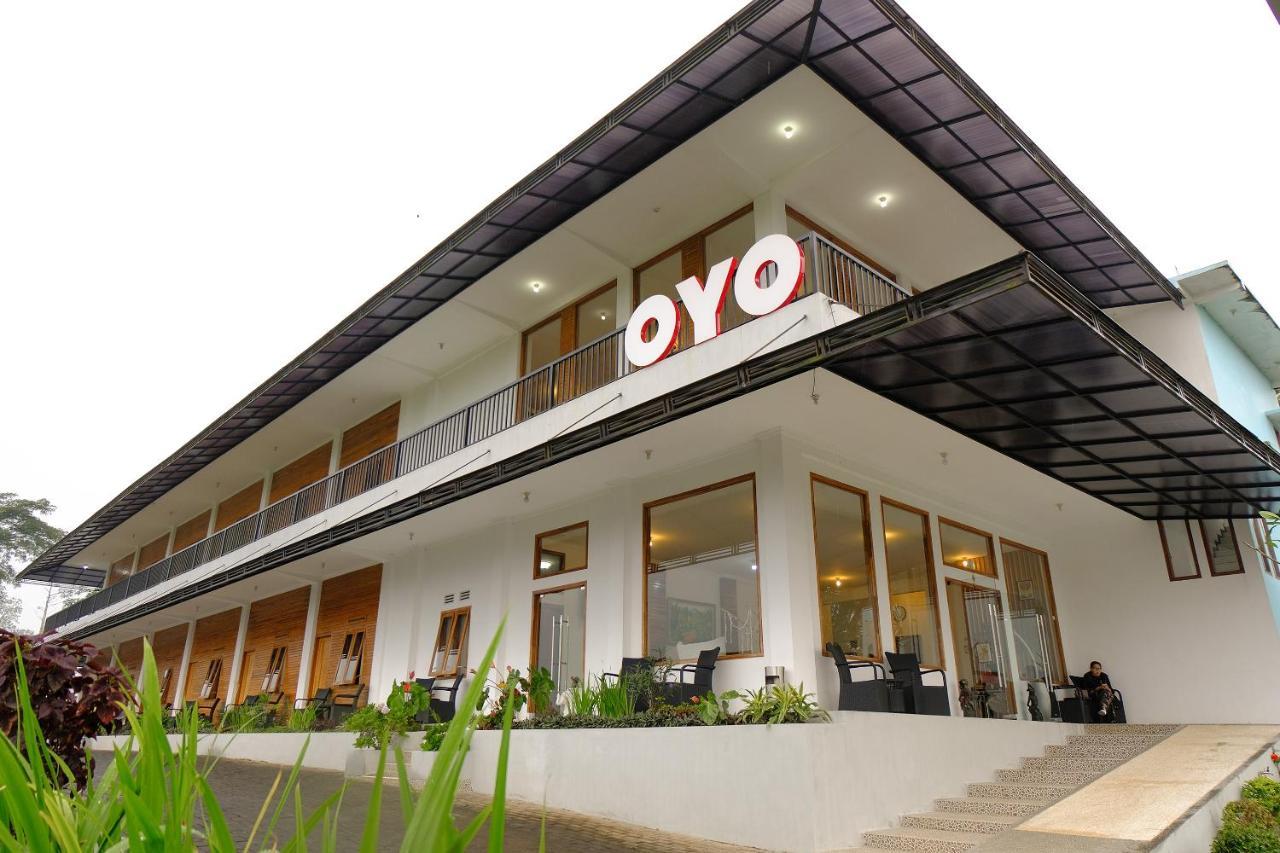 Oyo 446 Hotel Kawi Surapatha Malang Exterior photo