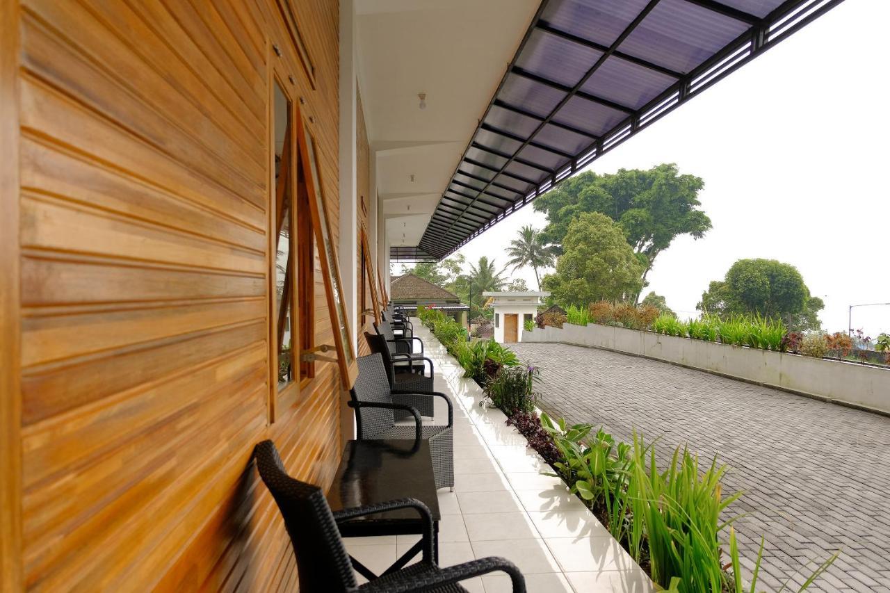 Oyo 446 Hotel Kawi Surapatha Malang Exterior photo