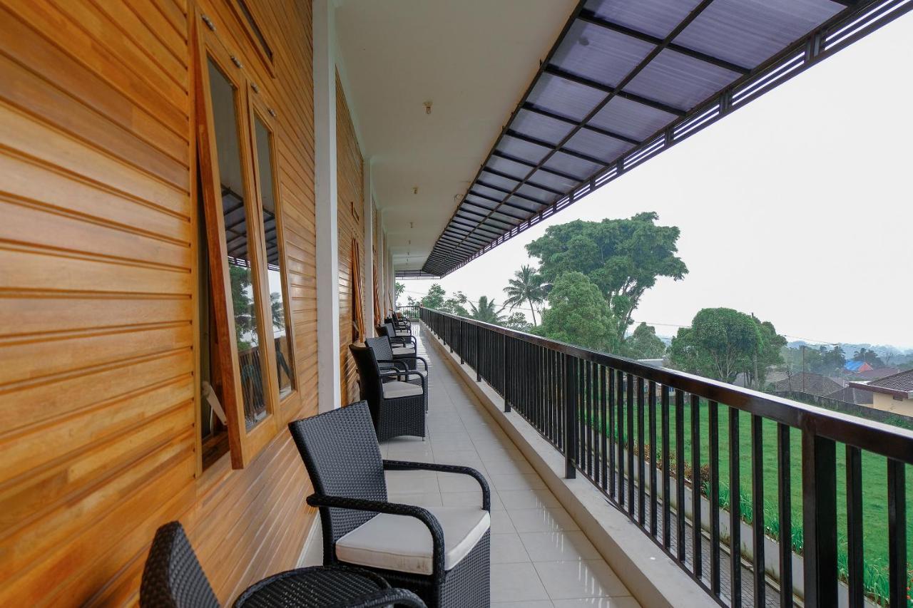 Oyo 446 Hotel Kawi Surapatha Malang Exterior photo