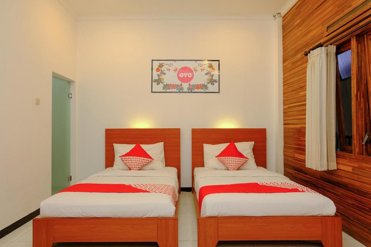 Oyo 446 Hotel Kawi Surapatha Malang Exterior photo