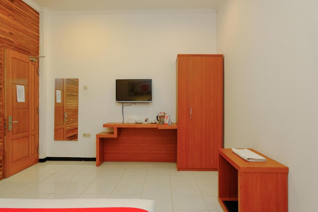 Oyo 446 Hotel Kawi Surapatha Malang Exterior photo