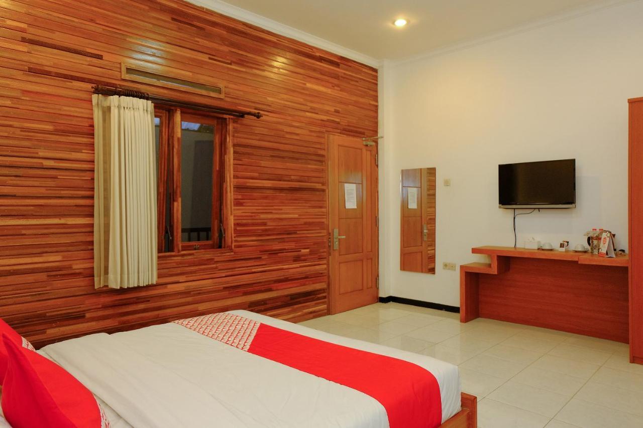 Oyo 446 Hotel Kawi Surapatha Malang Exterior photo
