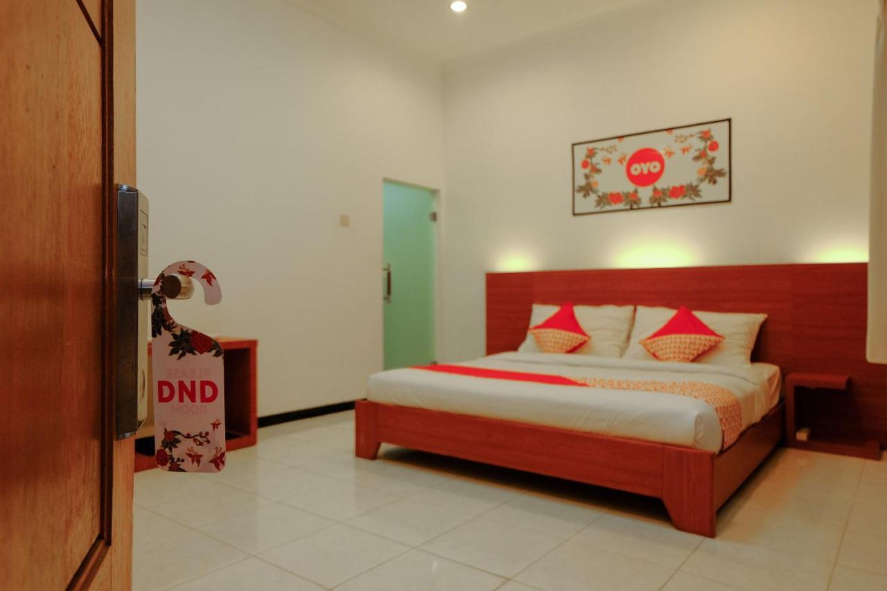 Oyo 446 Hotel Kawi Surapatha Malang Exterior photo