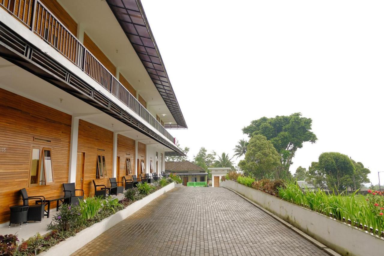 Oyo 446 Hotel Kawi Surapatha Malang Exterior photo