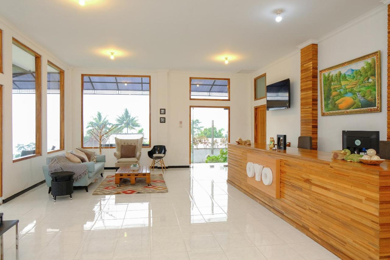 Oyo 446 Hotel Kawi Surapatha Malang Exterior photo