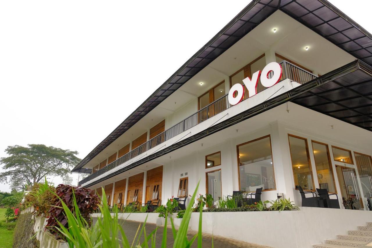 Oyo 446 Hotel Kawi Surapatha Malang Exterior photo