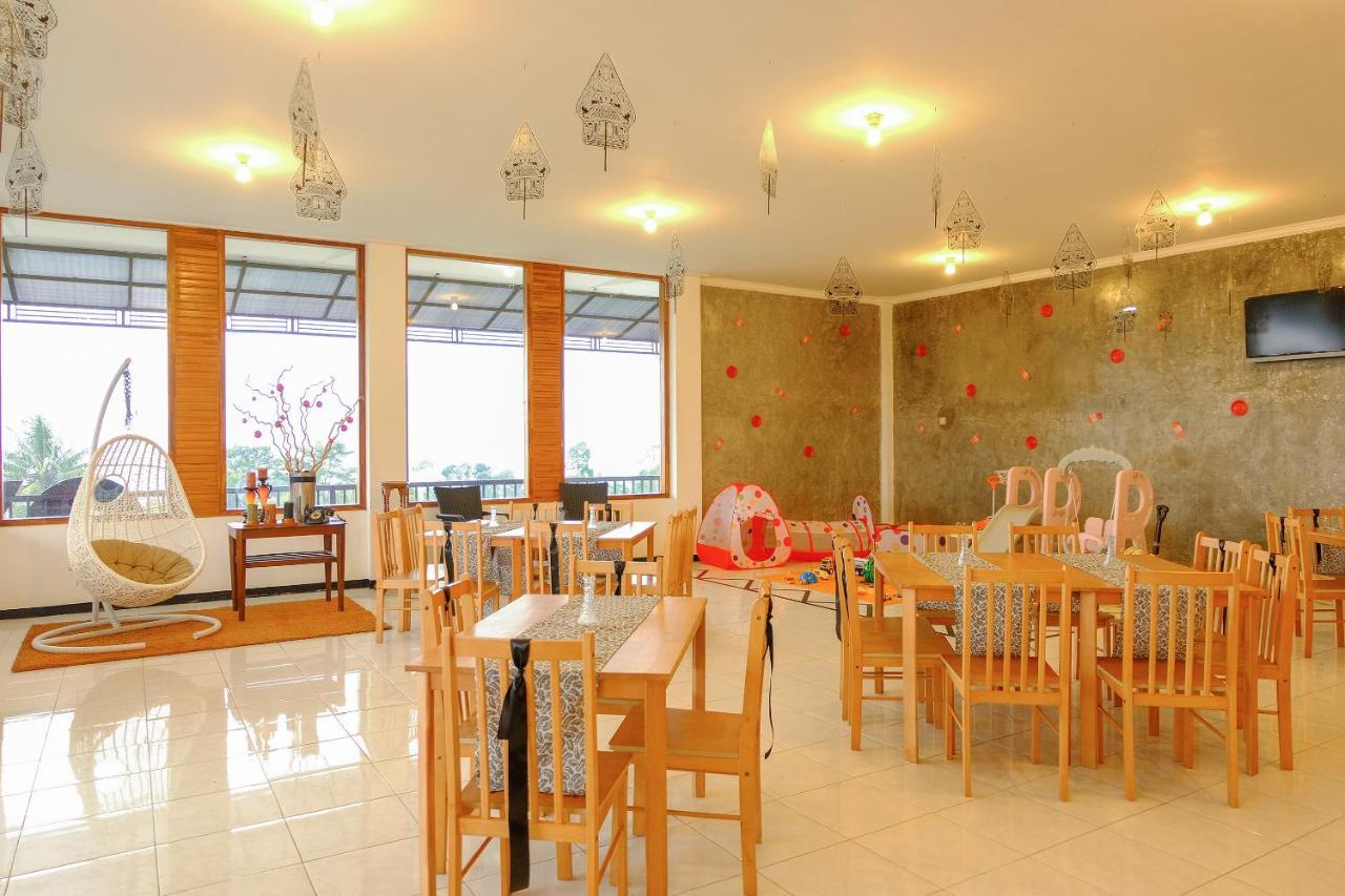 Oyo 446 Hotel Kawi Surapatha Malang Exterior photo
