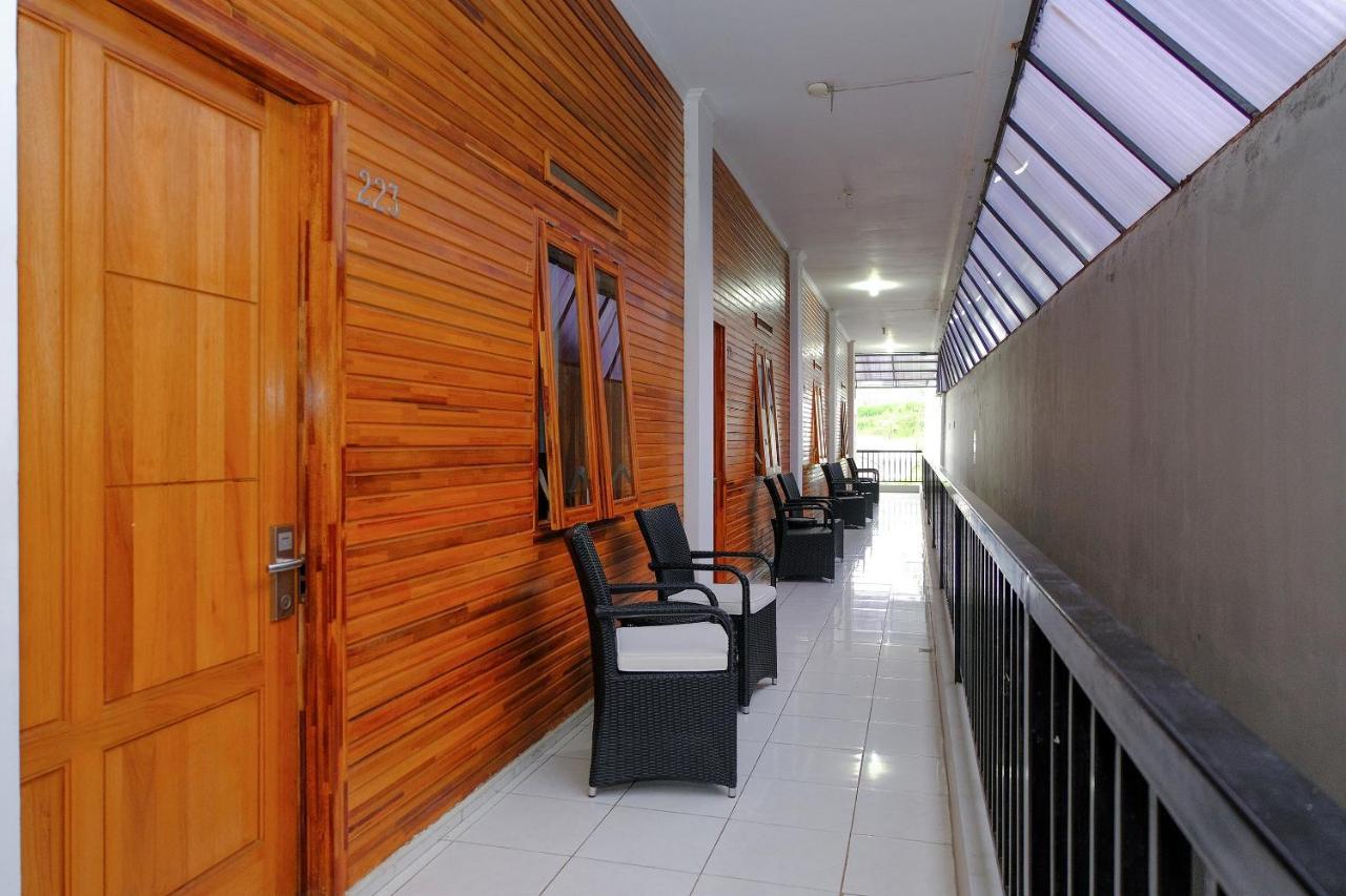 Oyo 446 Hotel Kawi Surapatha Malang Exterior photo