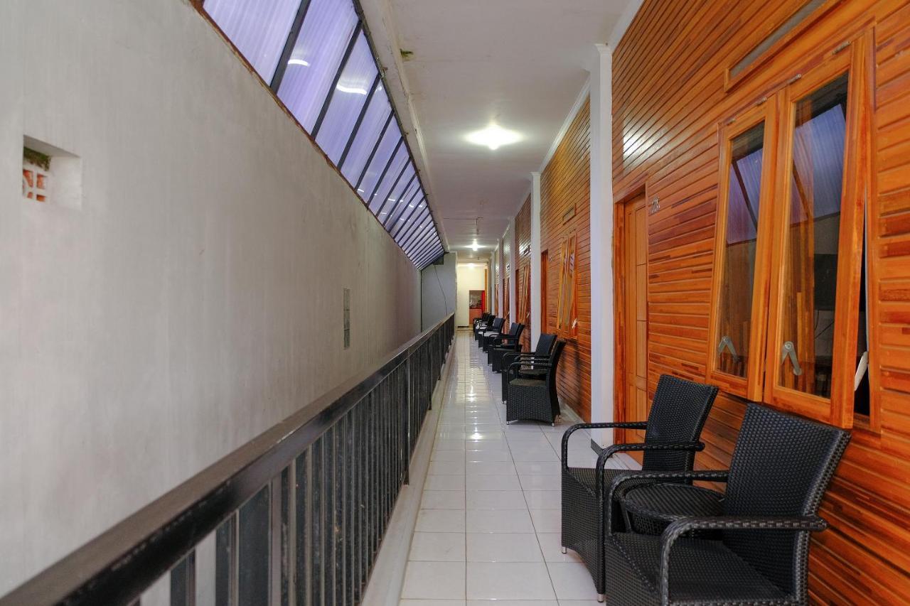 Oyo 446 Hotel Kawi Surapatha Malang Exterior photo