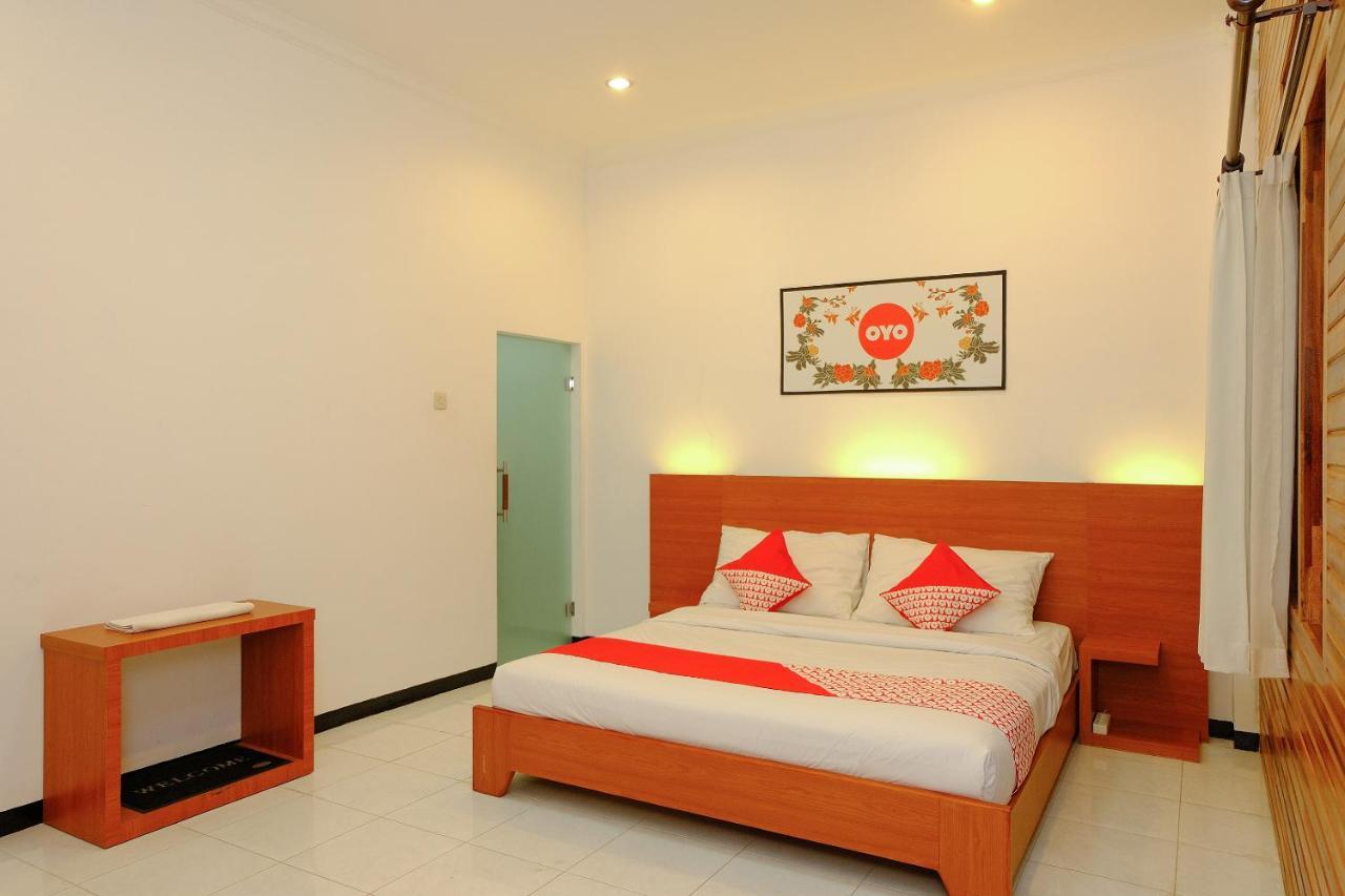 Oyo 446 Hotel Kawi Surapatha Malang Exterior photo