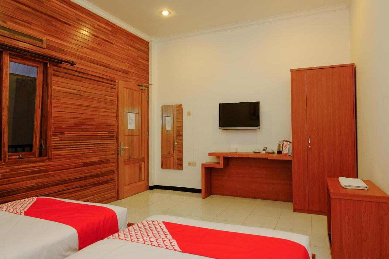 Oyo 446 Hotel Kawi Surapatha Malang Exterior photo