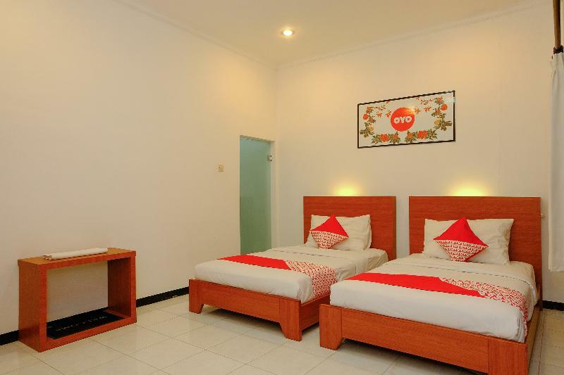 Oyo 446 Hotel Kawi Surapatha Malang Exterior photo